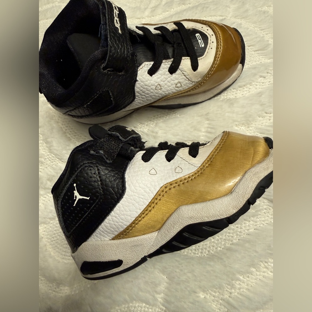 Kids Toddler 8
Nike Jordans B Loyal 23
Black and Gold